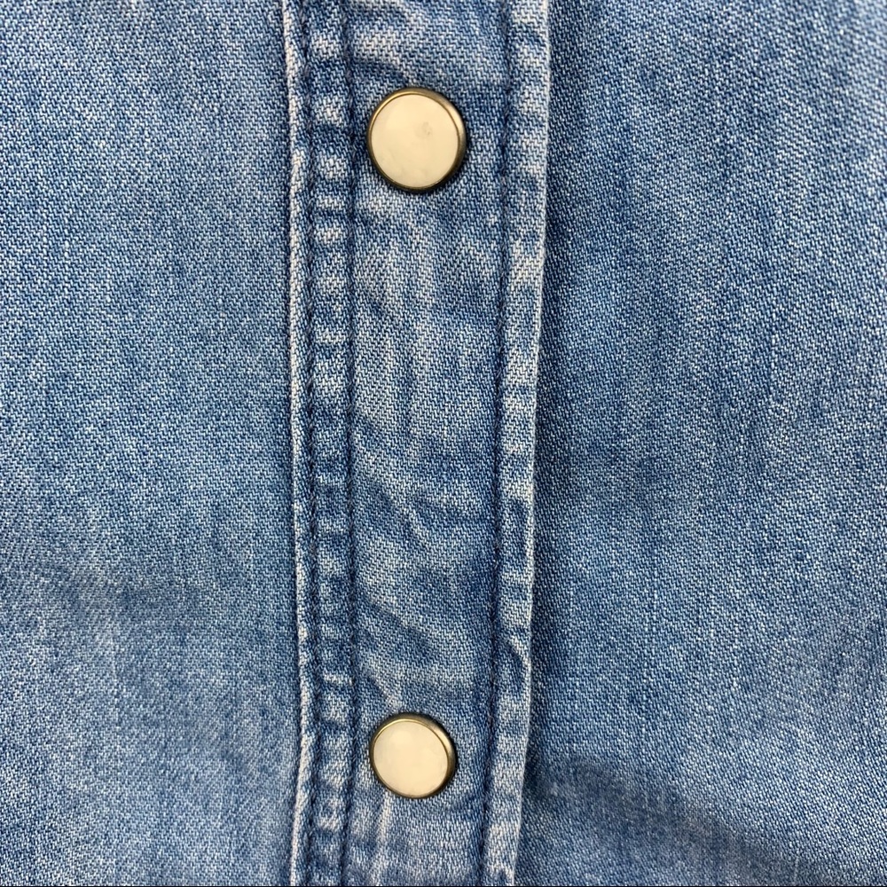 H&M Chambray Denim Style Button Front Top in Blue - Picture 3 of 7